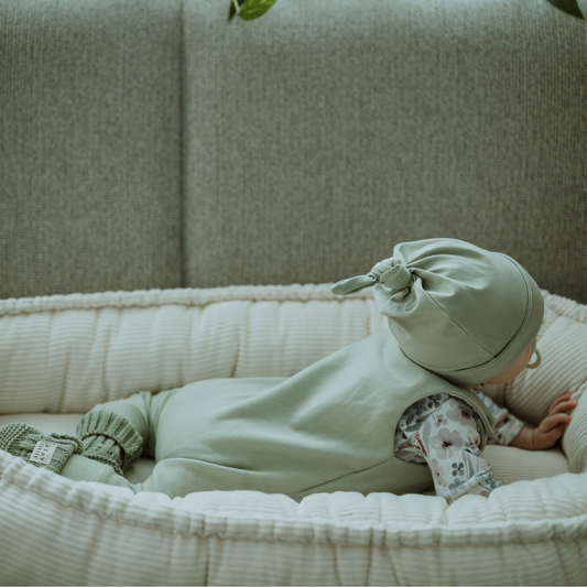 Baby hat with knot - Pistachio